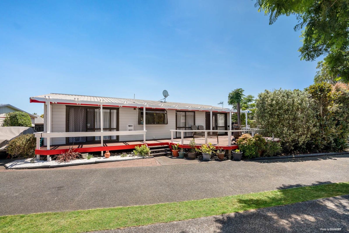 16 Sunningdale Street, Wattle Downs, Auckland - Carousel 1