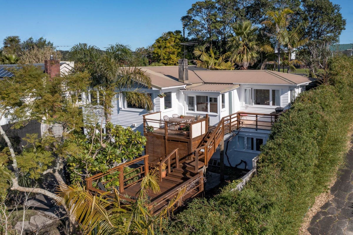 135 Glengarry Road, Glen Eden, Auckland - Carousel 1