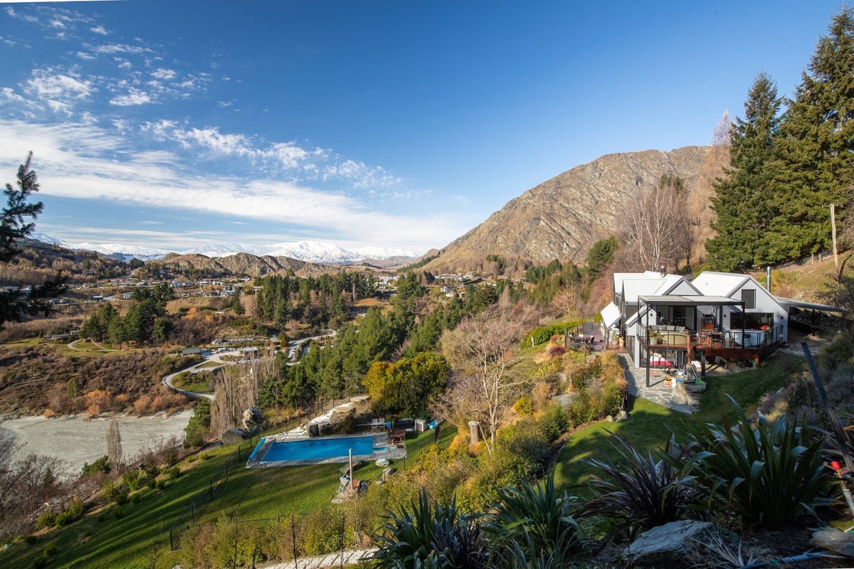 28 Moonlight Track, Arthurs Point, Queenstown - Carousel 2