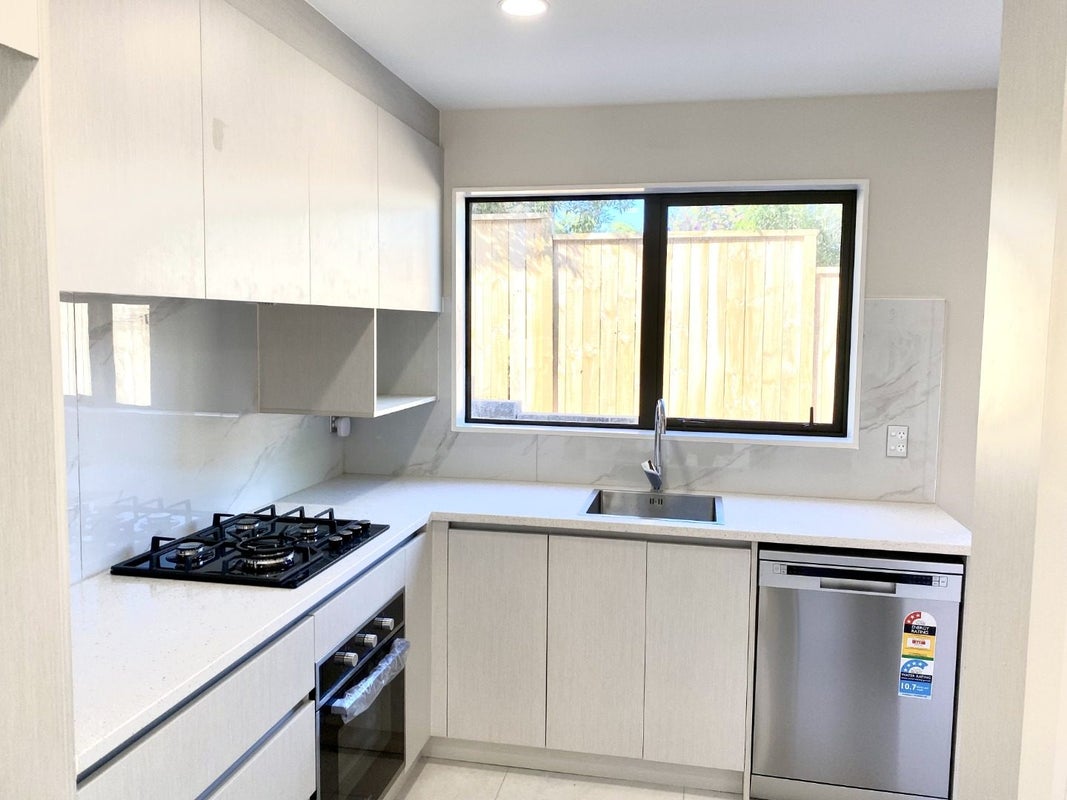 8/36 Santiago Crescent, Unsworth Heights, Auckland - Carousel 2