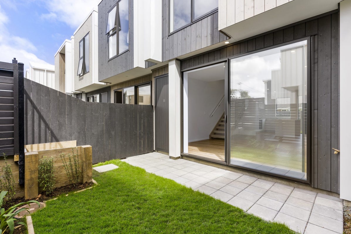 11/82 East Coast Road, Milford, Auckland - Carousel 2