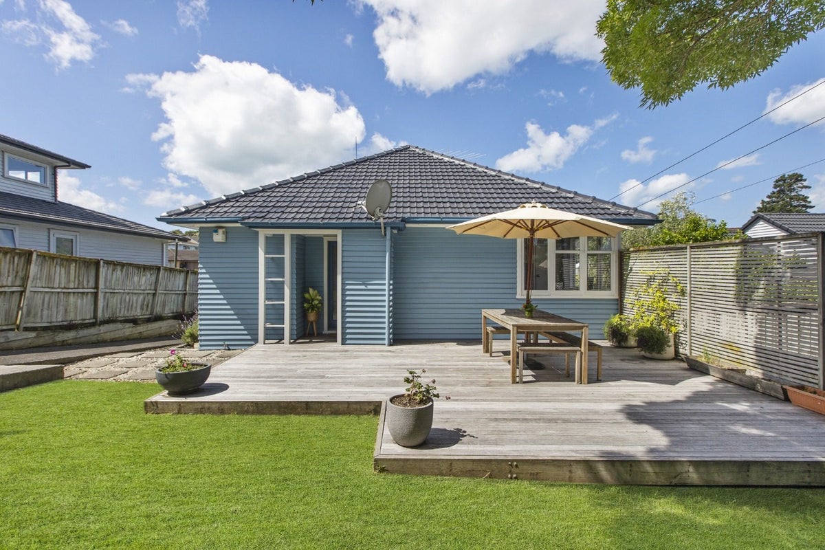 42 Apirana Avenue, Glen Innes, Auckland - Carousel 2