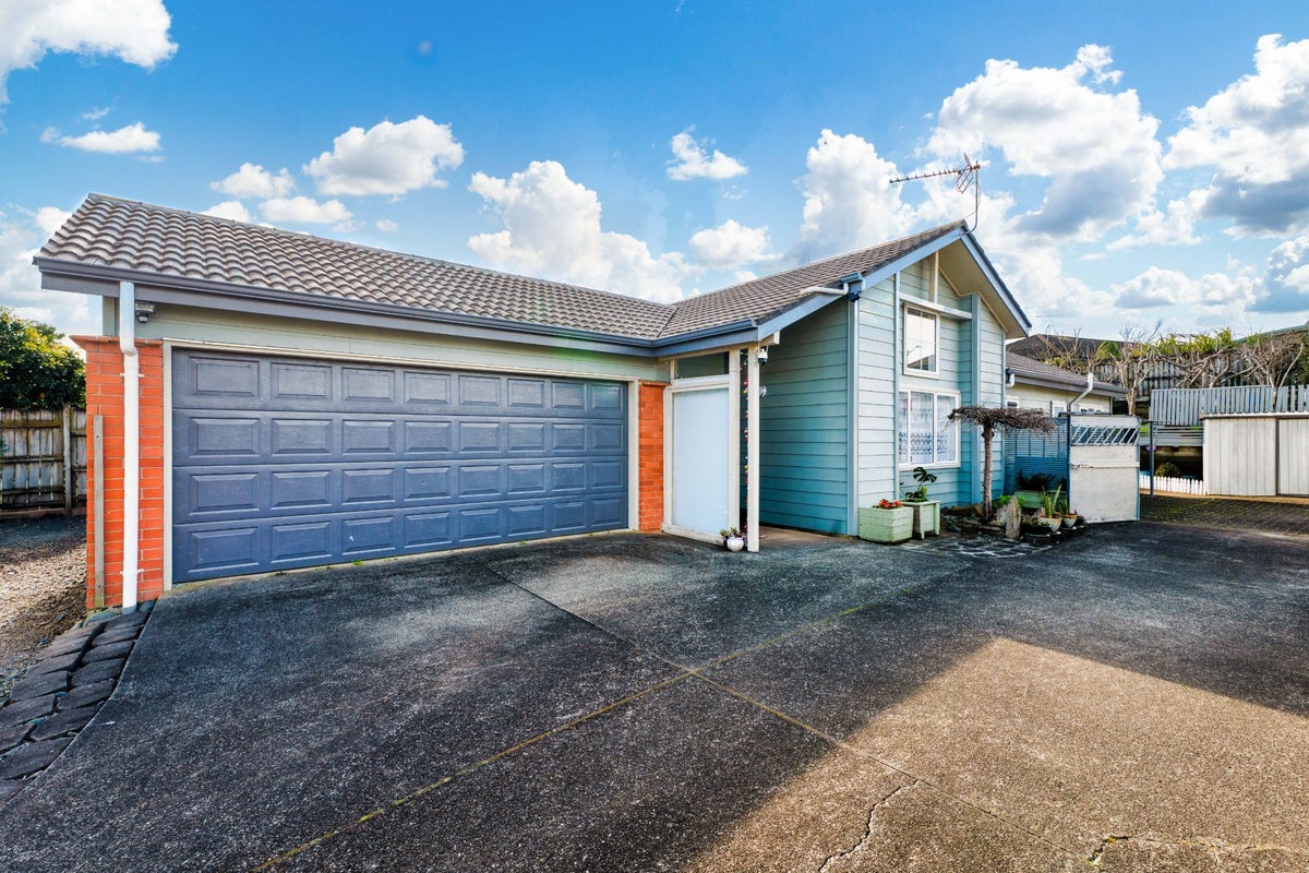 37 Nearco Street, Randwick Park, Auckland - Carousel 1