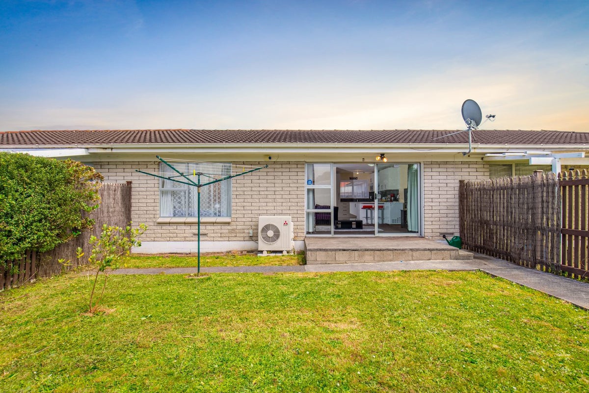 2/146 Puhinui Road, Papatoetoe, Auckland - Carousel 1