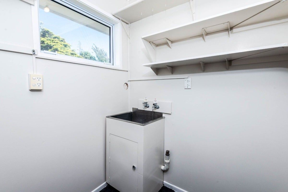 12 Griffiths Grove, Newlands, Wellington - Carousel 18