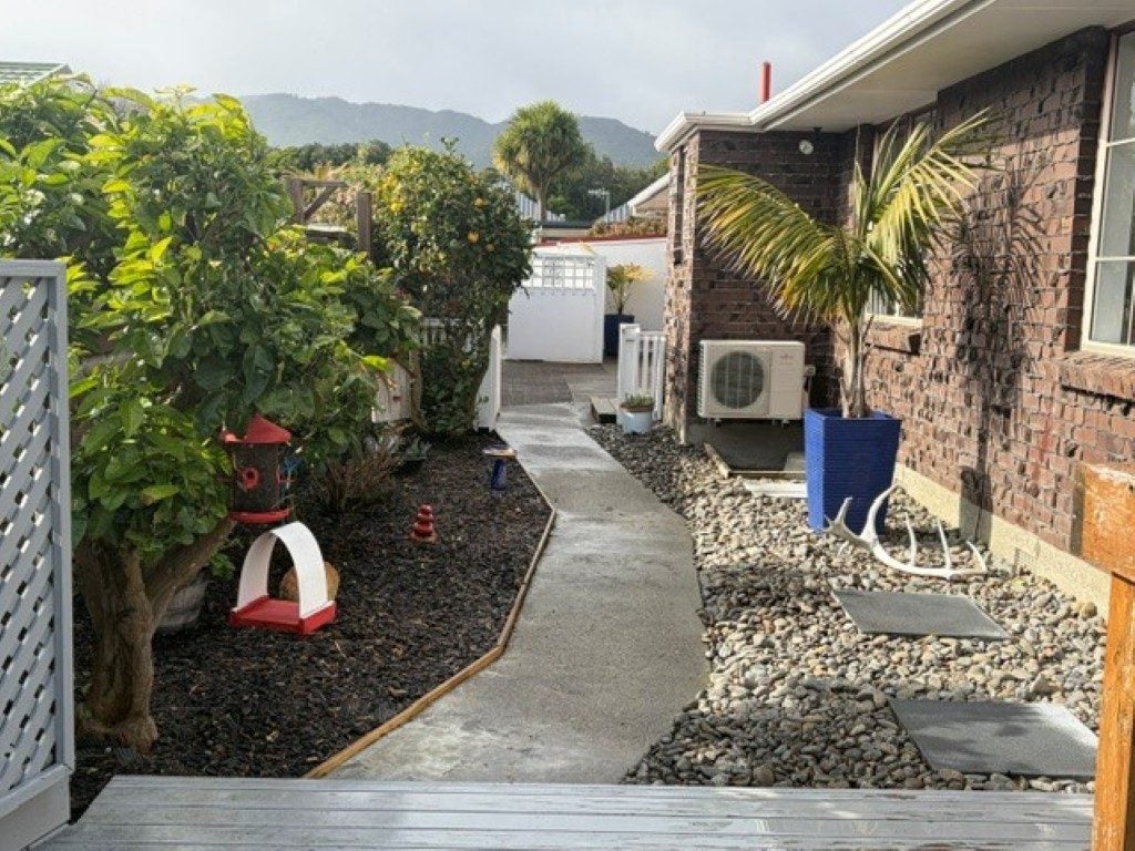 16 Richmond Avenue, Waikanae - Carousel 19