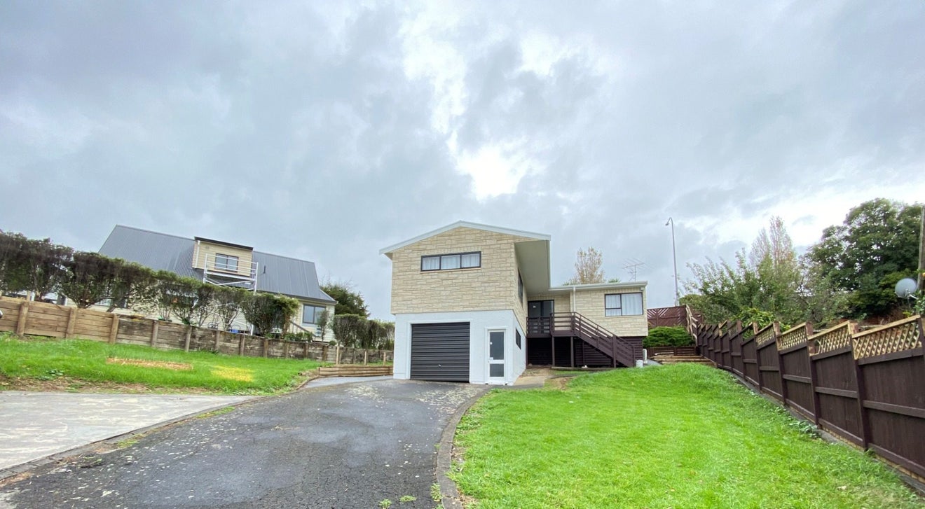 10 Flamingo Court, Goodwood Heights, Auckland - Carousel 1