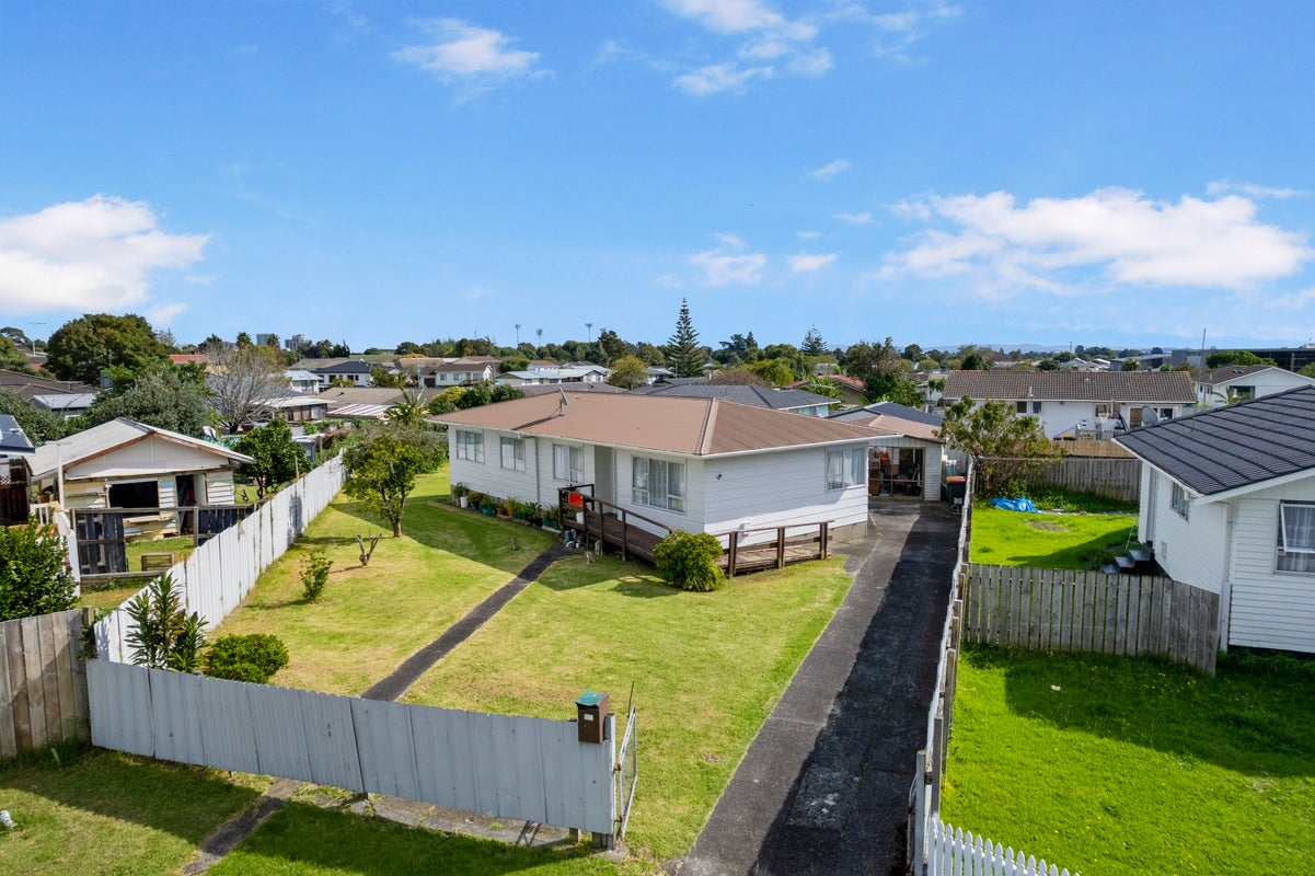 94 Zelda Avenue, Clover Park, Auckland - Carousel 1