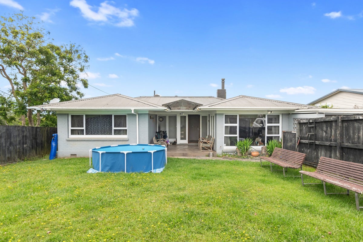 15 Fisher Terrace, Kamo, Whangarei - Carousel 1