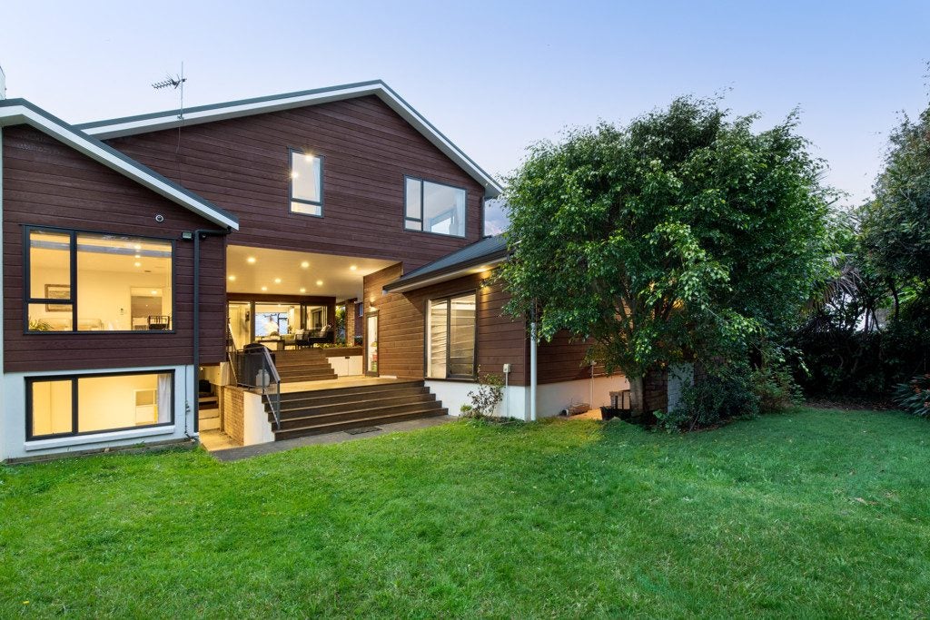 10 Kowhai Road, Campbells Bay, Auckland - Carousel 2
