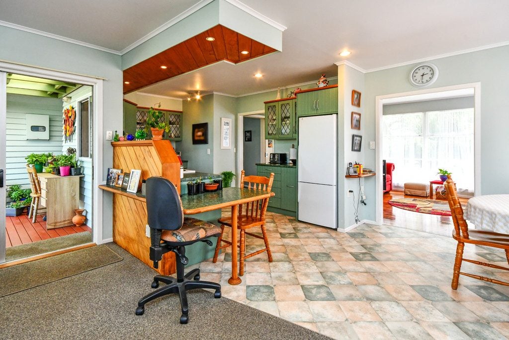 91 Gloria Avenue, Te Atatu Peninsula, Auckland - Carousel 2