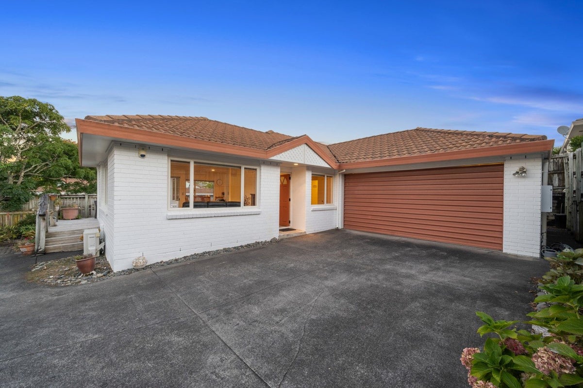 2/138 Whitford Road, Somerville, Manukau - Carousel 1