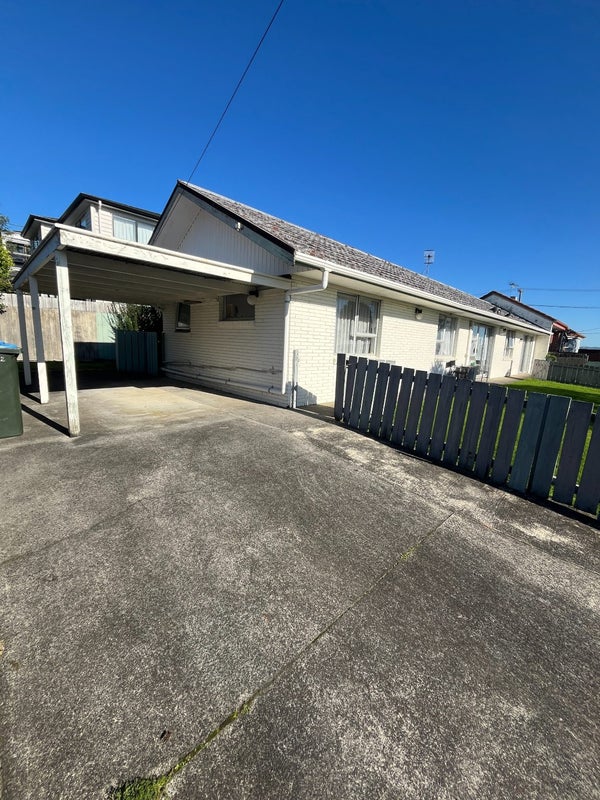 2/112 Carrington Road, Mount Albert, Auckland - Carousel 2