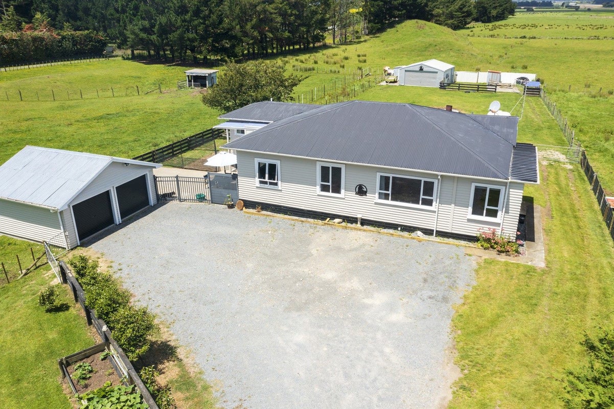 147 Hokio Sand Road, Hokio Beach, Levin - Carousel 2