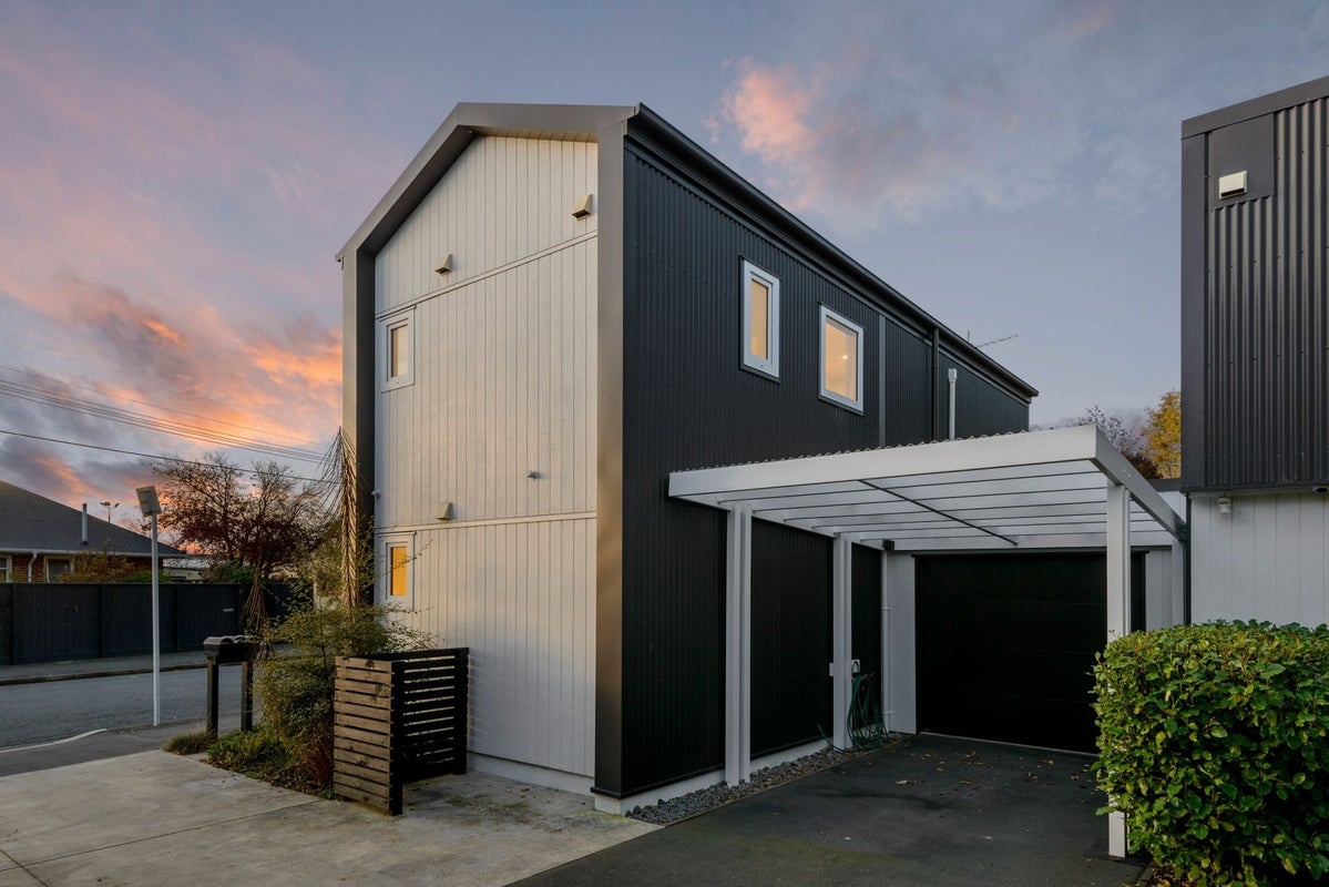 1/6 Feilding Street, Addington, Christchurch - Carousel 1