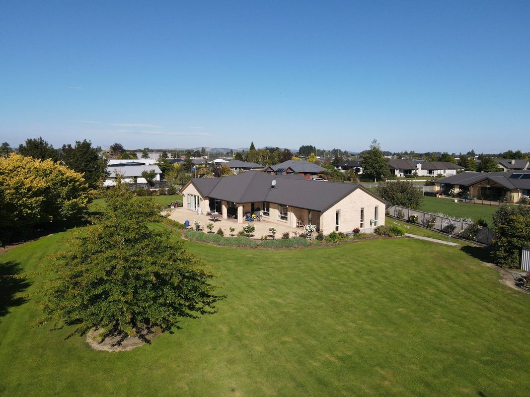 33 Longwood Drive, Winton, Winton - Carousel 25