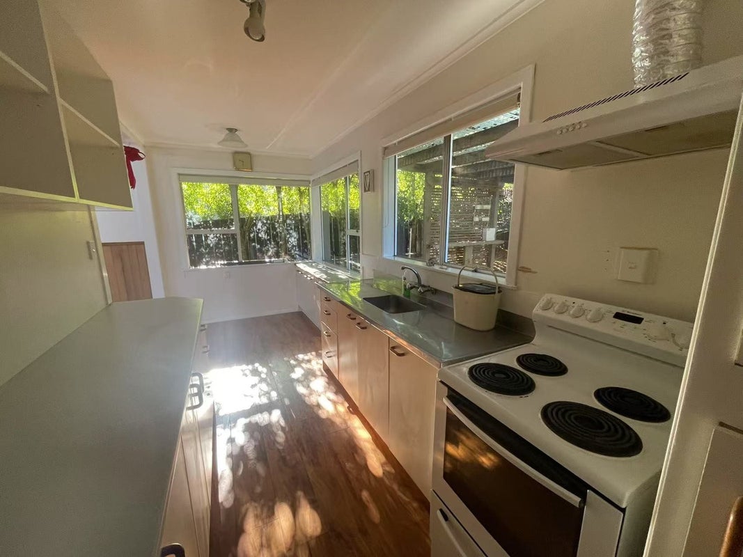 147 Beach Haven Road, Beach Haven, Auckland - Carousel 19