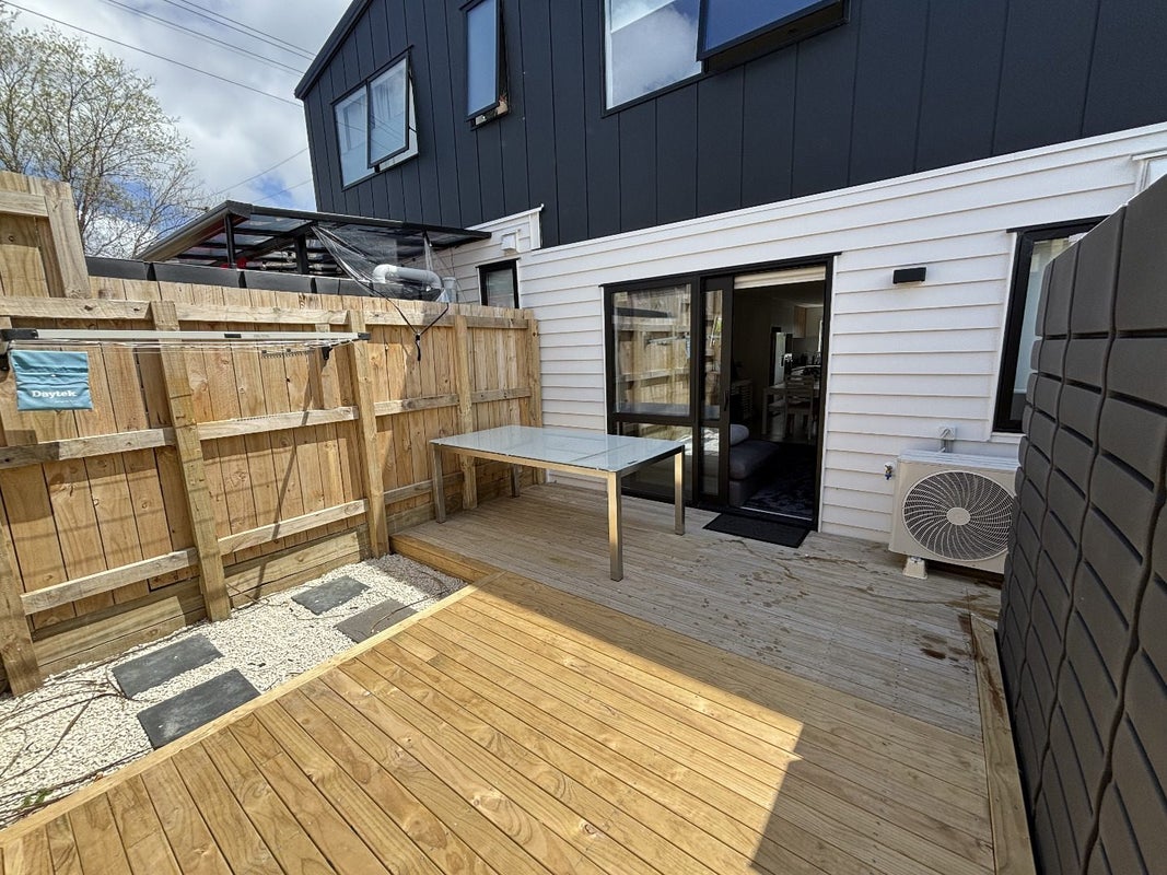 2/19 Alverston Street, Waterview, Auckland - Carousel 11