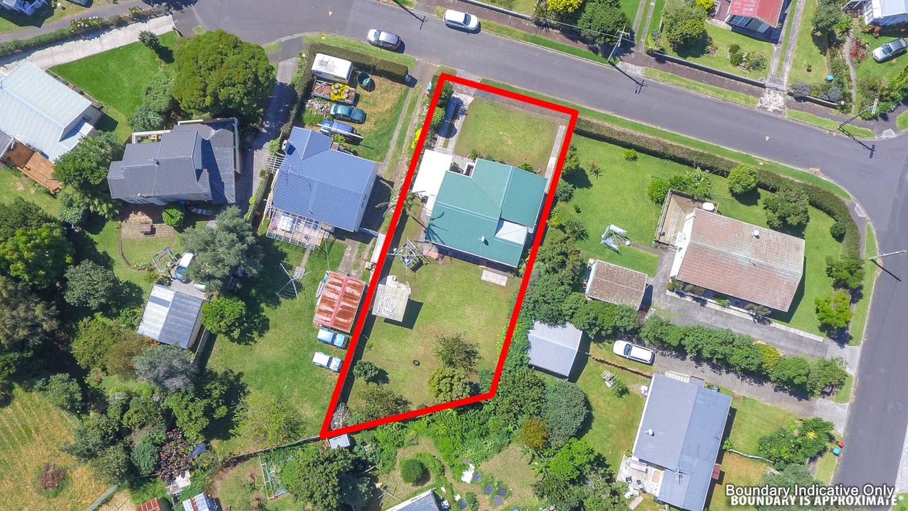 4 Tuakana Street, Point England, Auckland - Carousel 2