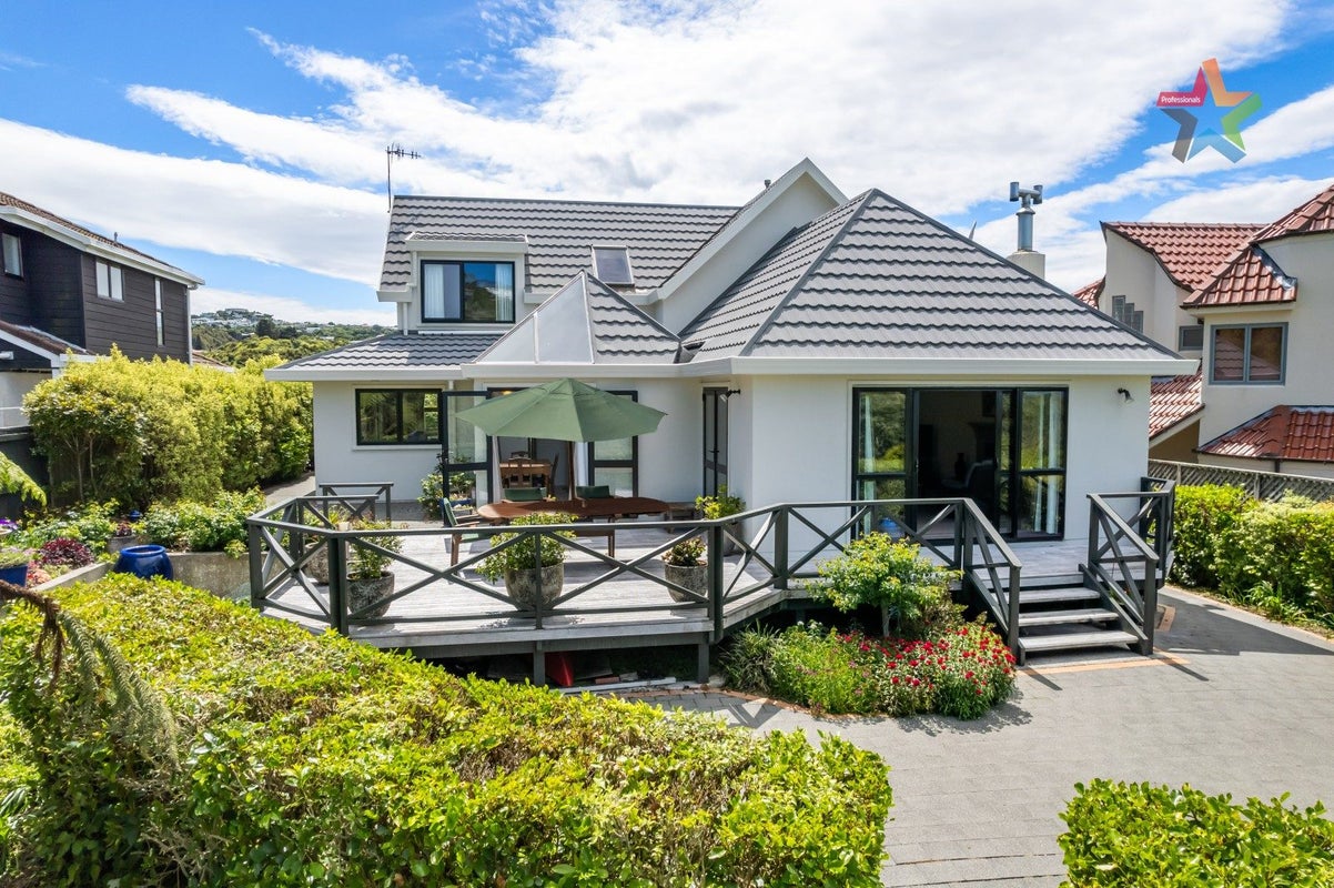 3 George Gee Drive, Korokoro, Lower Hutt - Carousel 1