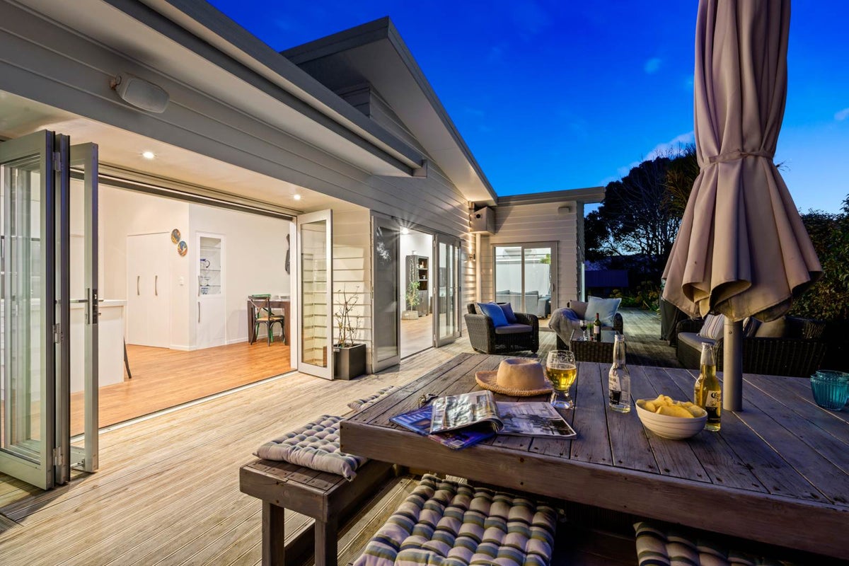 24A Sunkist Bay Road, Beachlands, Auckland - Carousel 1