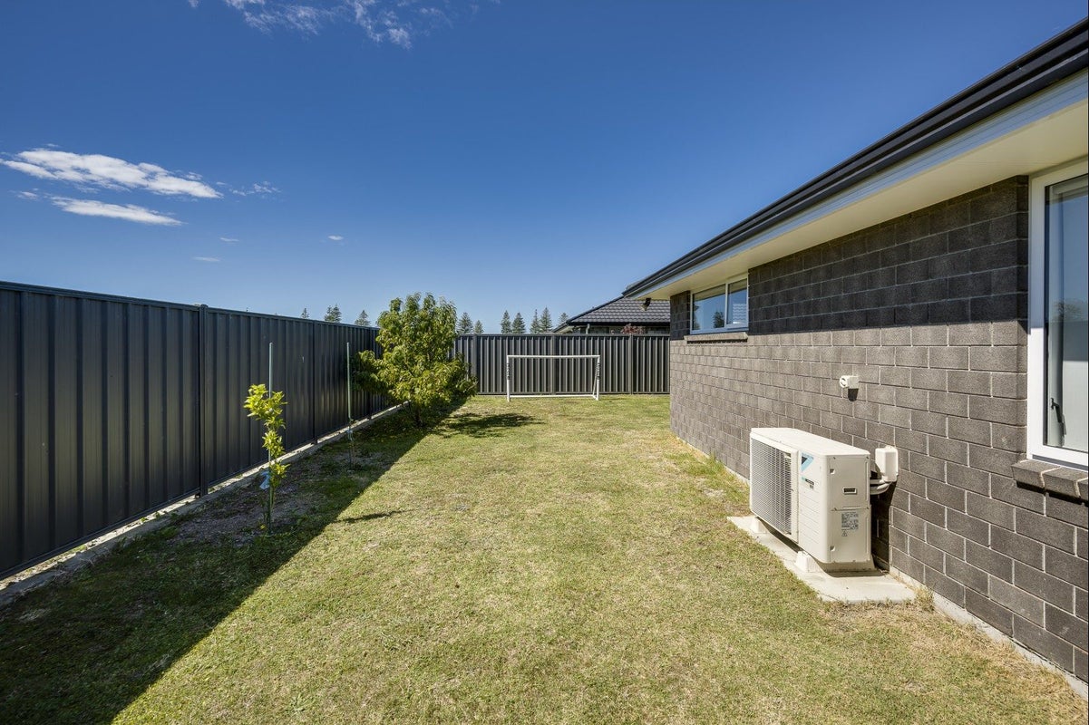 26 Hurunui DR, MEEANEE, NAPIER - Carousel 20