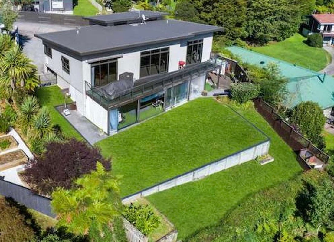 15 SIMMONDS CRESCENT, Springfield, Rotorua - Carousel 1