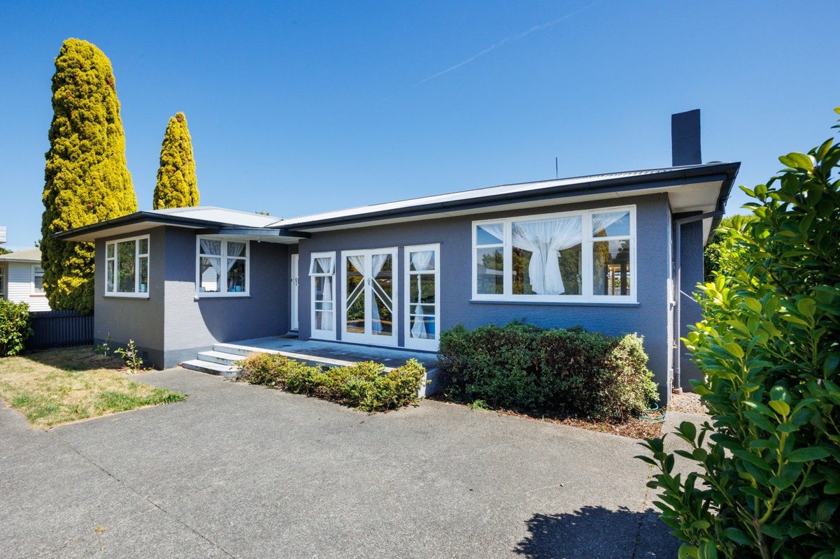 27 Knowles Street, Terrace End, Palmerston North - Carousel 1