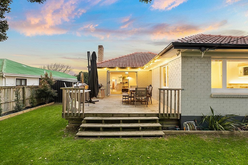 86 Beach Haven Road, Beach Haven, Auckland - Carousel 1