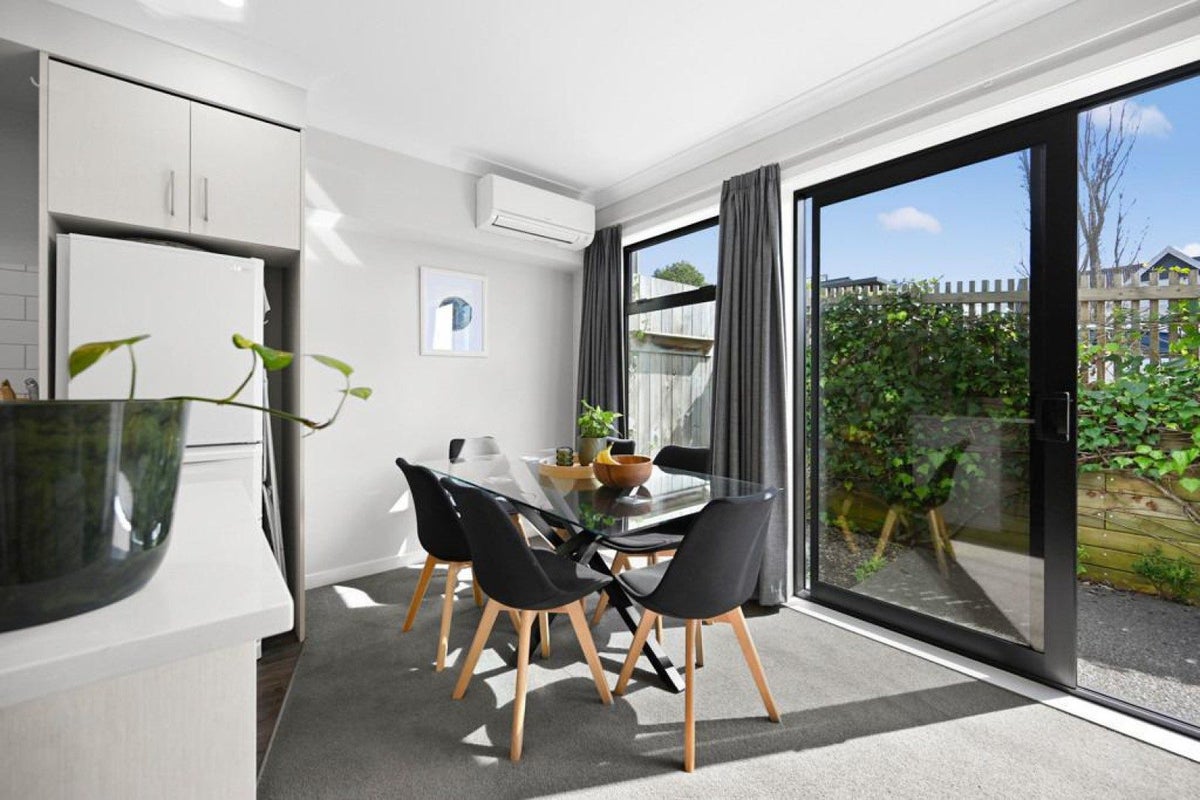 2/25 Thackeray Street, Hamilton Lake, Hamilton - Carousel 2