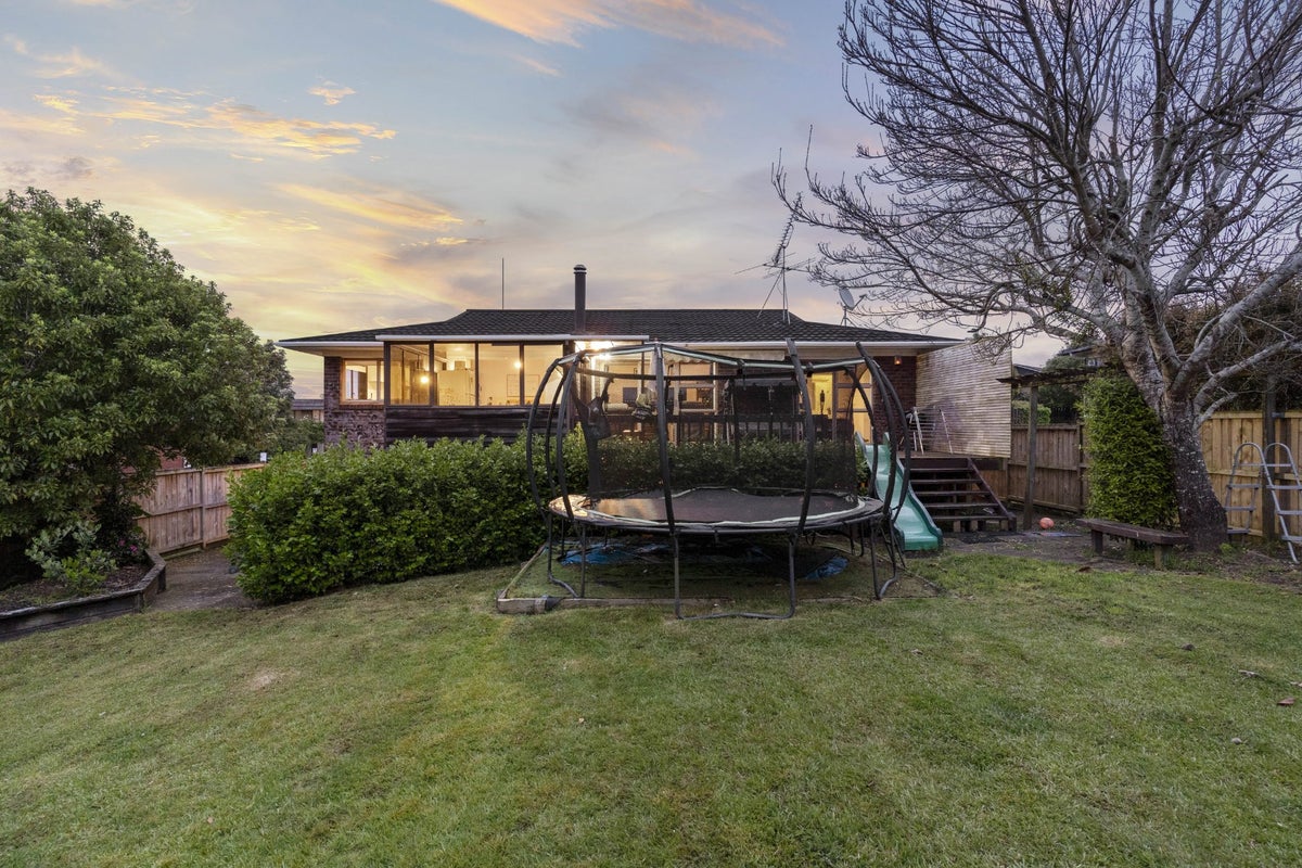 32 Kurnell Drive, Botany Downs, Auckland - Carousel 1