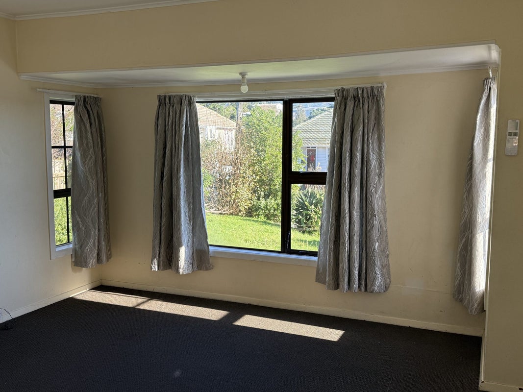 10 Norfolk Grove, Cannons Creek, Porirua - Carousel 2