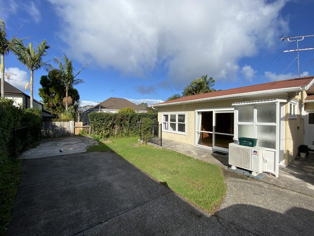1B Korokino Road, Greenlane, Auckland - Carousel 2