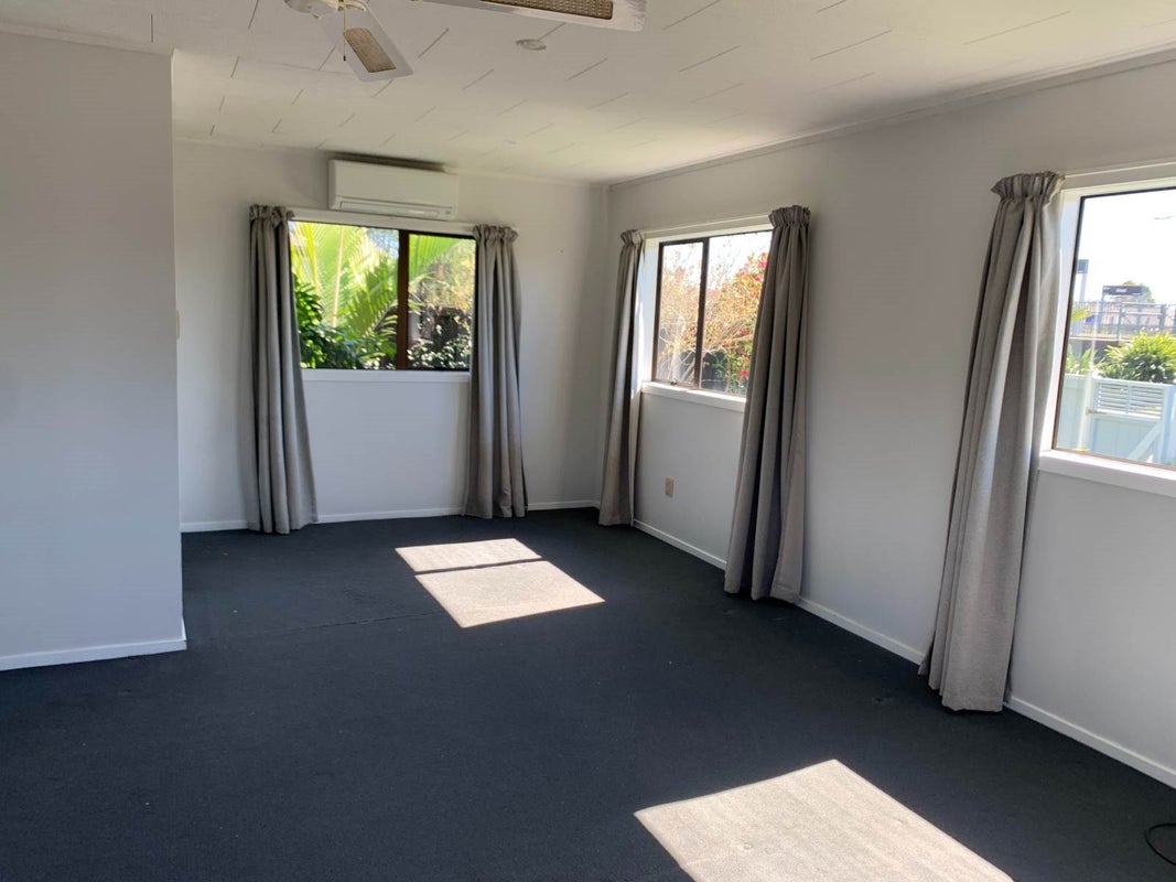 1/16 Pooks Road, Ranui, Auckland - Carousel 1