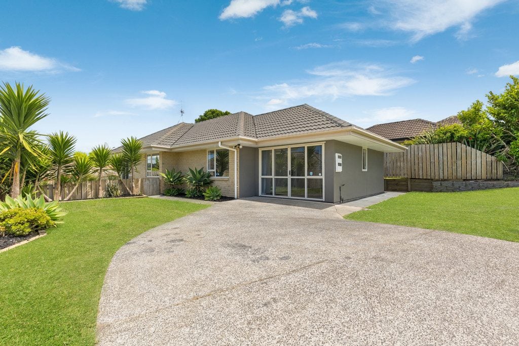 11 Legacy Drive, Henderson, Auckland - Carousel 1