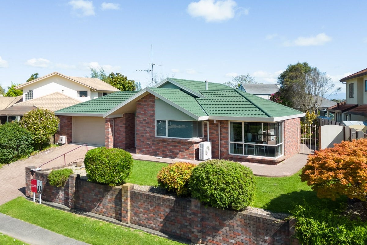 2 Longwood Place, Harrowfield, Hamilton - Carousel 2