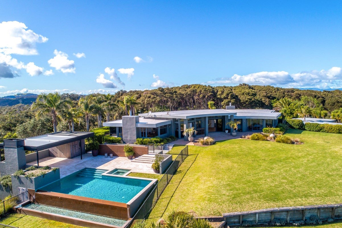 1 O'Brien Road, Omiha, Waiheke Island - Carousel 1