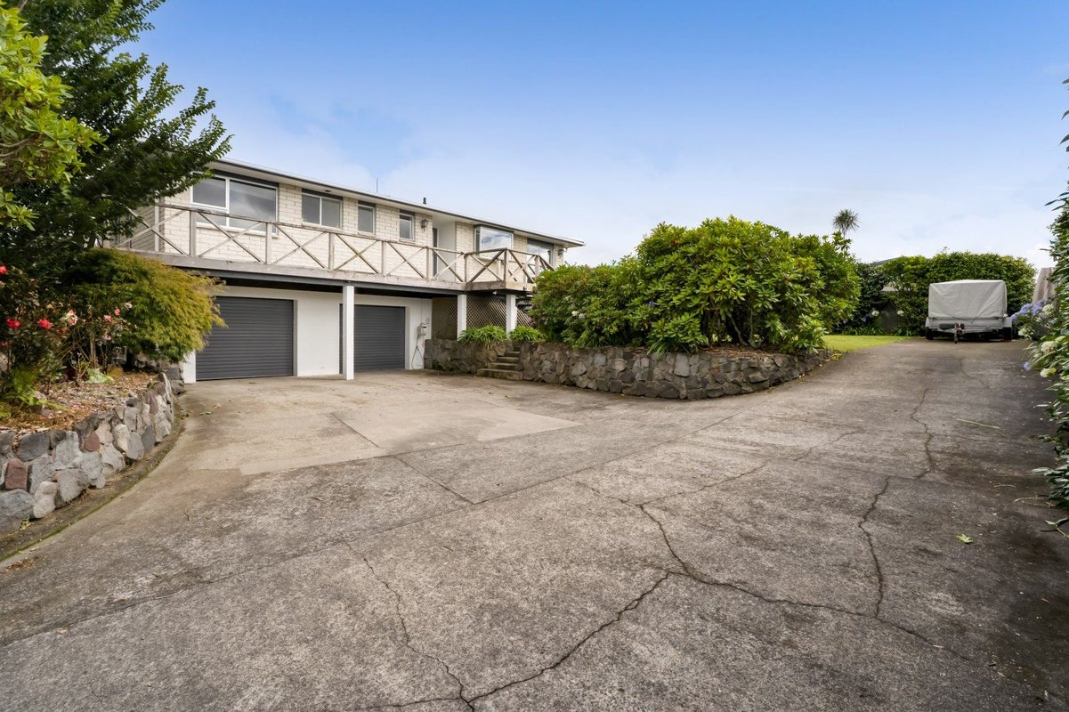 8A Tybalt Street, Stratford - Carousel 1