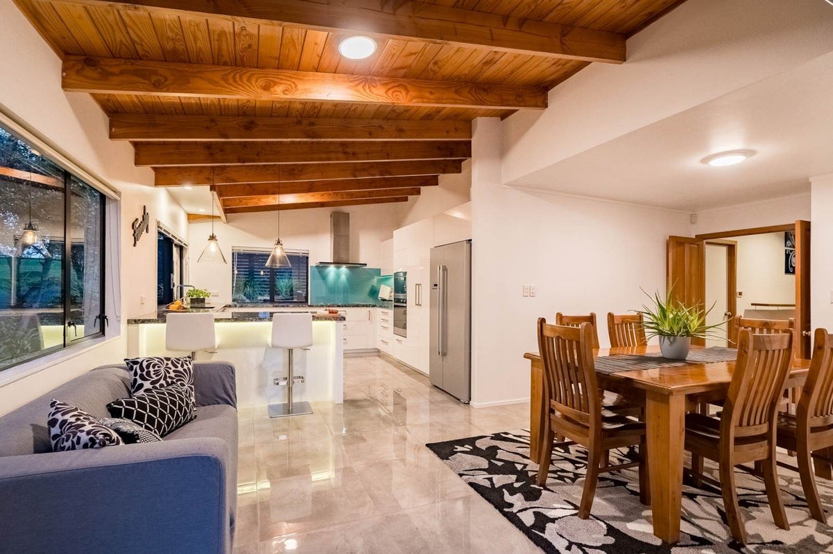 12 Twin Wharf Road, Herald Island, Auckland - Carousel 1