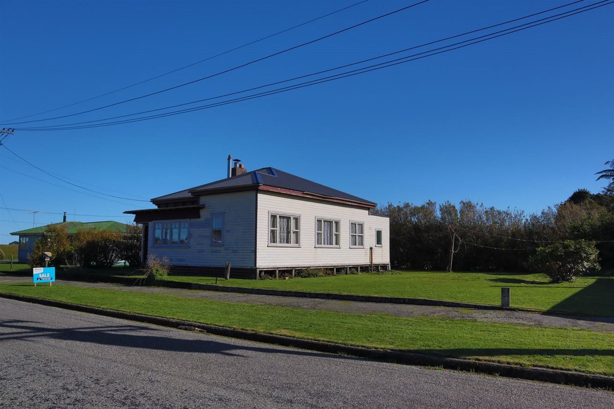 22 Newcastle Street, Cobden, Greymouth - Carousel 34