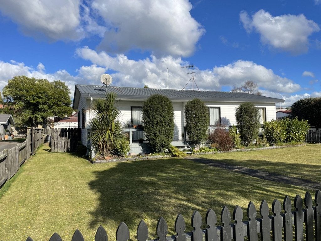 32A Aquarius Drive, Kawaha Point, Rotorua - Carousel 1