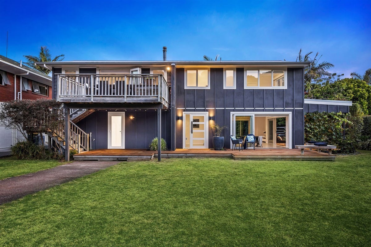6 Mckenzie Avenue, Arkles Bay, Whangaparaoa - Carousel 1