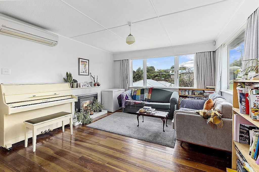 61 Bell Street, Tawa, Wellington - Carousel 2