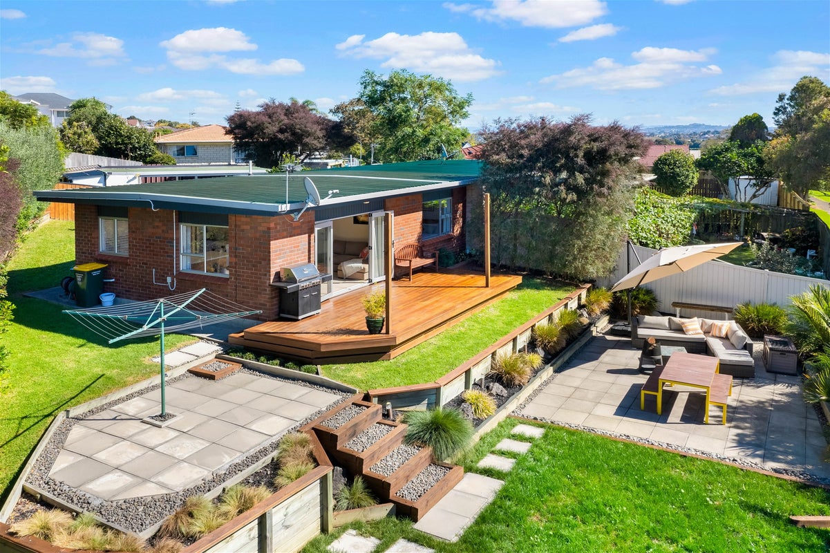 2/2 Dalwhinnie Pde, Highland Park, Manukau - Carousel 1
