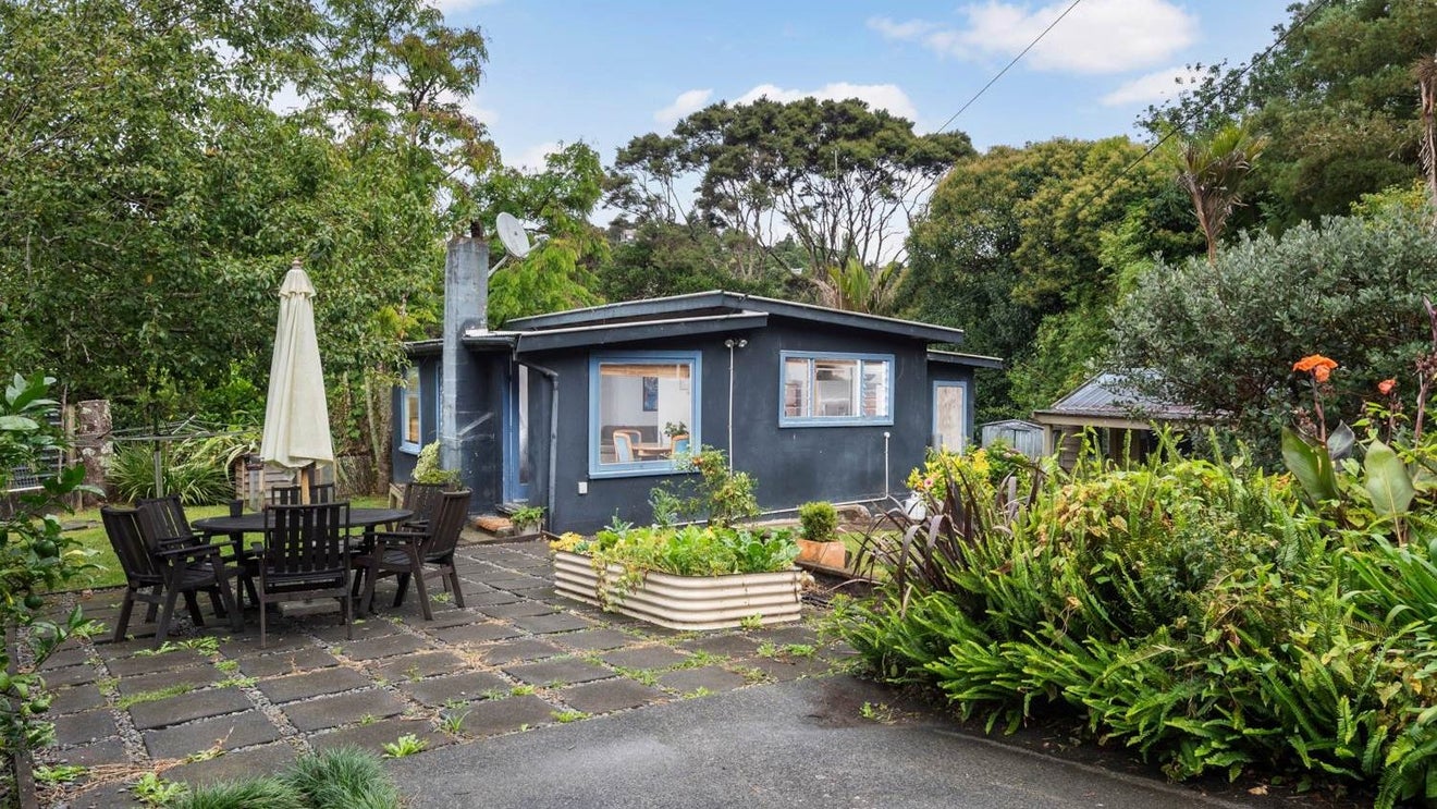 69 Warner Park Avenue, Laingholm, Auckland - Carousel 1