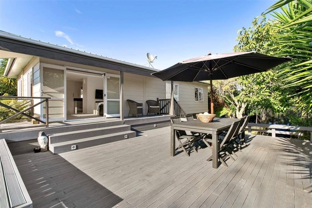 7 Quiet Street, Te Atatu South, Auckland - Carousel 1