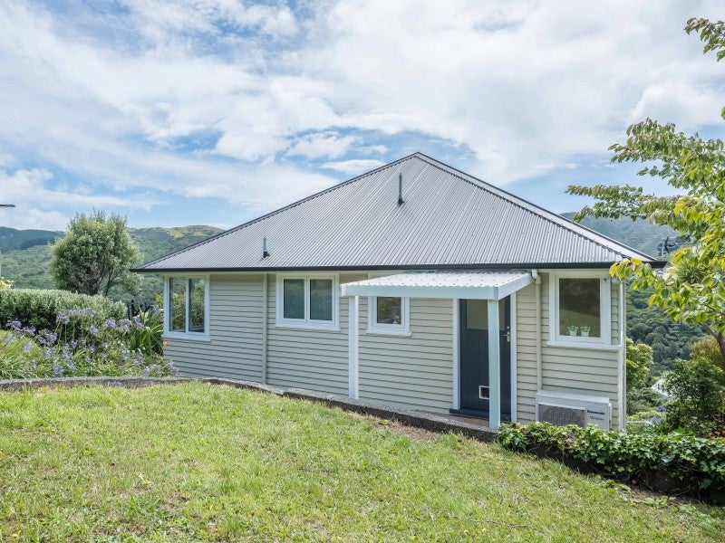 64 Warwick Street, Wilton, Wellington - Carousel 1