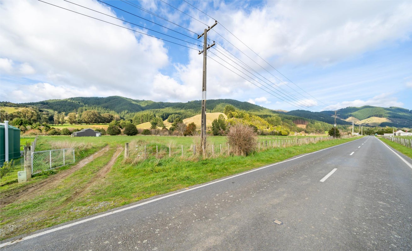 73 Whitemans Valley Road, Whitemans Valley, Upper Hutt - Carousel 2