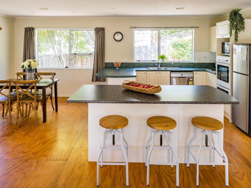 8 Transom Close, Whitby, Porirua - Carousel 2