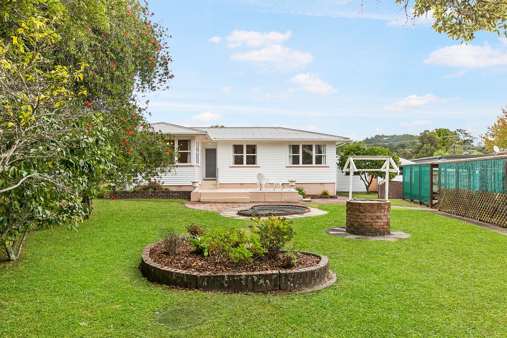 6 Sunray Avenue, Titirangi, Auckland - Carousel 2